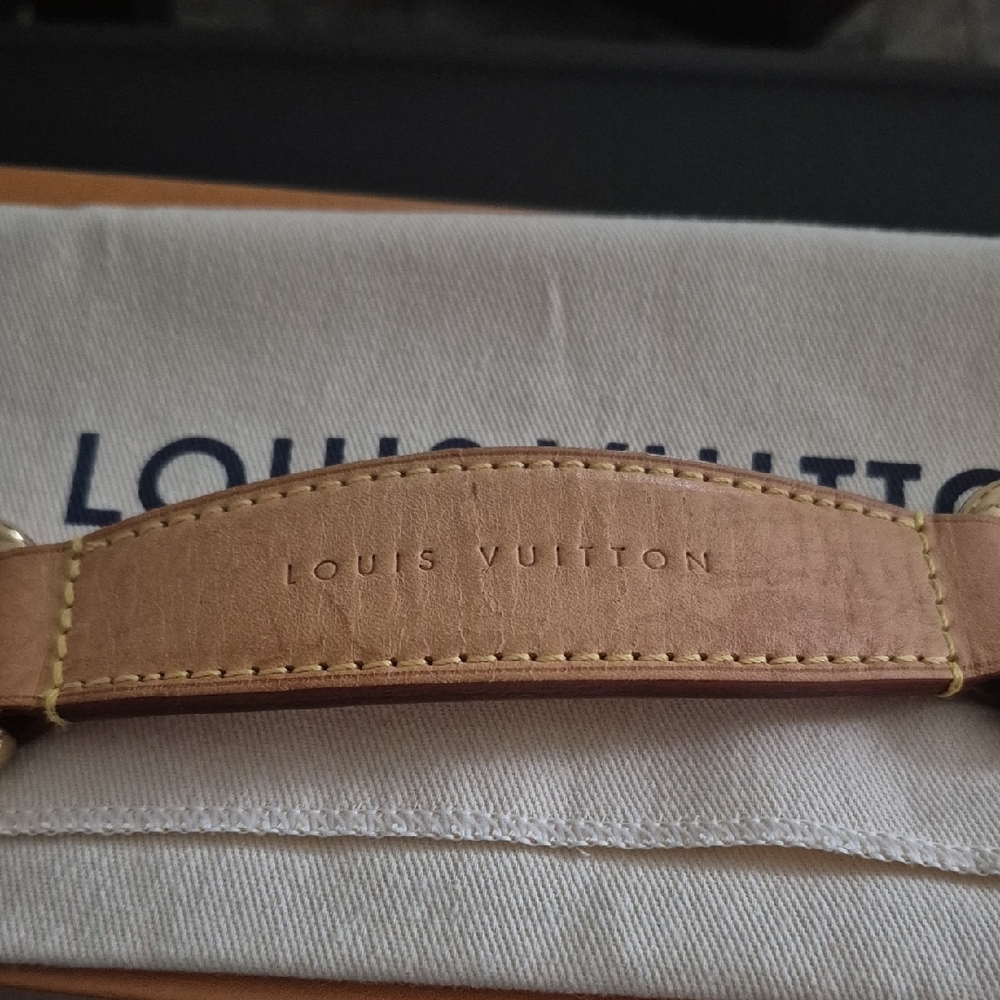 Louis Vuitton Tan Leather Strap with Gold Hardware - Picture 4 of 16